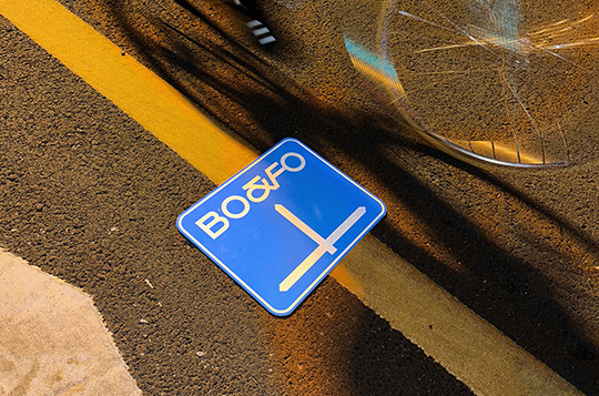 企業公司在選擇品牌設計公司時通常會考慮以下因素：